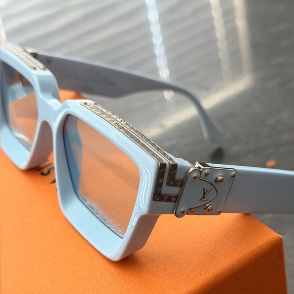 Louis Vuitton millionaires paleBlue E
